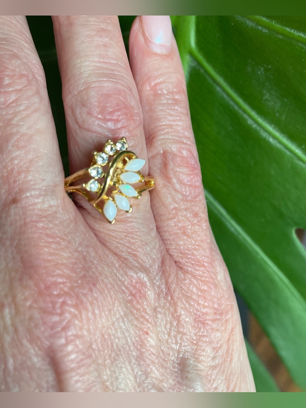 Vintage 1960s Cocktail Ring with Faux Opal & Rhinestones in Gold-tone, size 6.5 - Picture 6 of 10